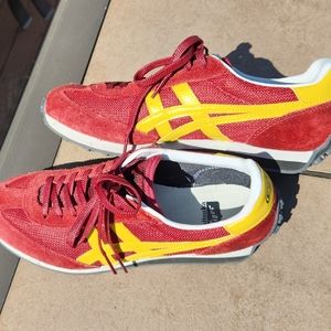 Onitsuka Tiger EDR Sneaker Beet Juice/Chrome Yellow Unisex Size 6